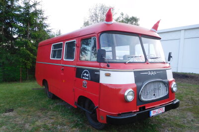 Retro-Rendezvous: Hartmannsdorfs jährliches Oldtimertreffen - Ein Pilgerort für Oldtimerliebhaber: Am 1. Mai jeden Jahres verwandelt sich das beschauliche Hartmannsdorf in Sachsen zu einem Mekka für Liebhaber historischer Fahrzeuge. 