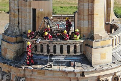 Retter im Notfall: Höhenrettungsgruppe übt an der Dresdner Frauenkirche - Impressionen der Höhenrettungsübung an der Dresdner Frauenkirche. Foto: Roland Halkasch