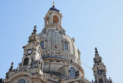 Retter im Notfall: Höhenrettungsgruppe übt an der Dresdner Frauenkirche - Impressionen der Höhenrettungsübung an der Dresdner Frauenkirche. Foto: Roland Halkasch