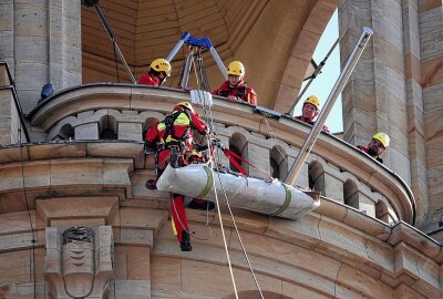 Retter im Notfall: Höhenrettungsgruppe übt an der Dresdner Frauenkirche - Impressionen der Höhenrettungsübung an der Dresdner Frauenkirche. Foto: Roland Halkasch