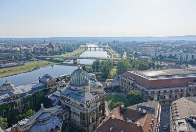 Retter im Notfall: Höhenrettungsgruppe übt an der Dresdner Frauenkirche - Impressionen der Höhenrettungsübung an der Dresdner Frauenkirche. Foto: Roland Halkasch