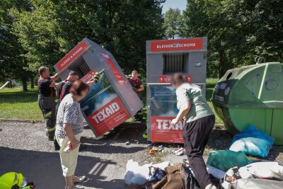 Rettungsaktion: Anwohner hören Miauen aus Kleidercontainer - In Glauchau kam es zu einer Rettungsaktion einer Katze. Foto: Andreas Kretschel