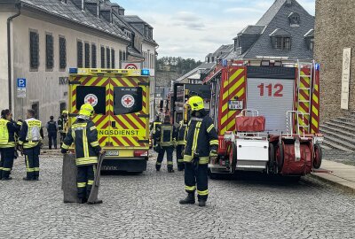 Rettungseinsatz im Erzgebirge: Feuerwehr befreit Jungen unter PKW nach Fahrradunfall - Insgesamt waren 35 Rettungskräfte vor Ort. Foto: Feuerwehr Buchholz