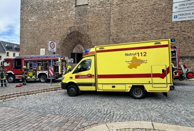 Rettungseinsatz im Erzgebirge: Feuerwehr befreit Jungen unter PKW nach Fahrradunfall - Insgesamt waren 35 Rettungskräfte vor Ort. Foto: Feuerwehr Buchholz