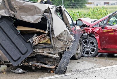 Rettungshubschrauber bei Unfall auf A4 im Einsatz: Zwei Personen schwer verletzt - Ein schwerer Verkehrsunfall trug sich heute Nachmittag bei Glauchau zu. Foto: Andreas Kretschel