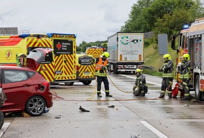 Rettungshubschrauber bei Unfall auf A4 im Einsatz: Zwei Personen schwer verletzt - Ein schwerer Verkehrsunfall trug sich heute Nachmittag bei Glauchau zu. Foto: Andreas Kretschel