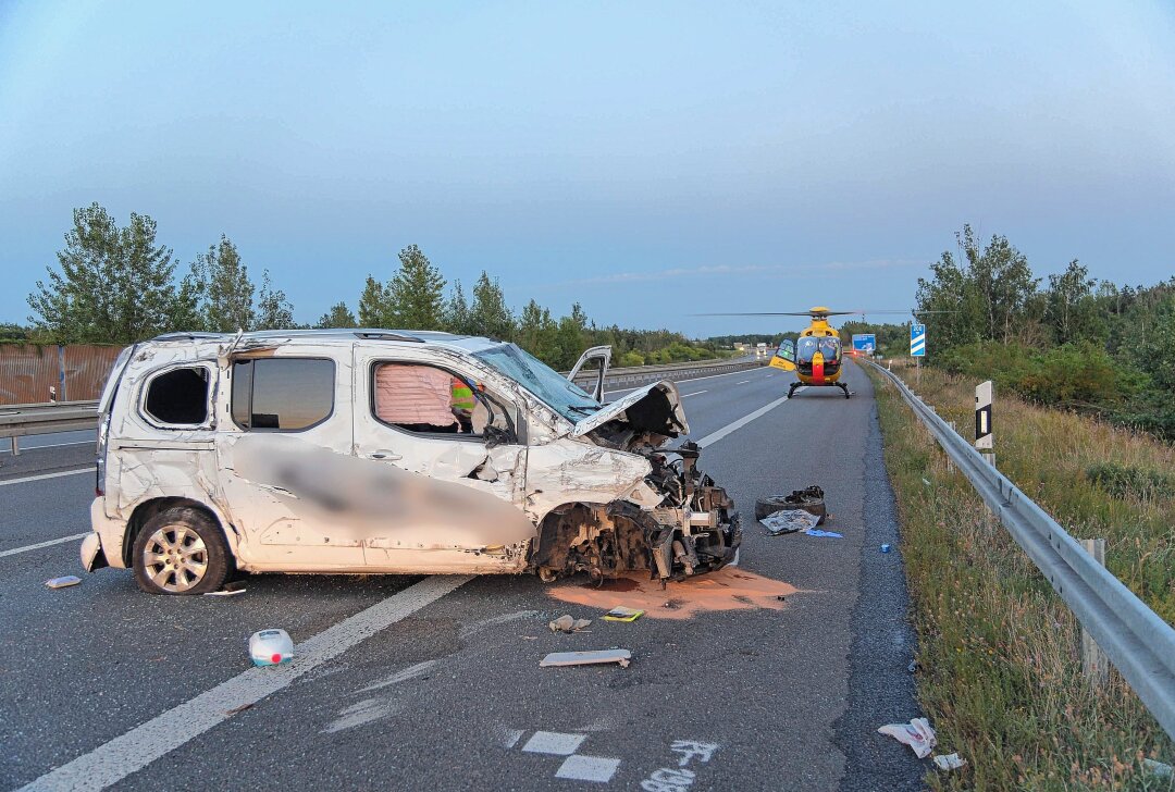 Rettungshubschrauber-Einsatz nach schwerem Unfall auf der A38 - Rettungshubschrauber-Einsatz nach schwerem Unfall auf der A38. Foto: Christian Grube