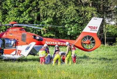 Rettungshubschrauber im Einsatz: 3 Schwerverletzte nach Transporter-Crash - Ein Renault Trafic kam am späten Donnerstagnachmittag gegen 17.10 Uhr in Neustadt nach rechts von der Wilhelm-Kaulisch-Straße ab. Foto: Marko Förster