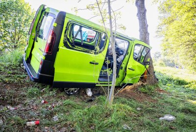 Rettungshubschrauber im Einsatz: 3 Schwerverletzte nach Transporter-Crash - Im Einsatz waren die Freiwilligen Feuerwehren von Neustadt in Sachsen, Polenz, Langburkersdorf, Krumhermsdorf und Berthelsdorf mit 46 Kräften. Foto: Marko Förster