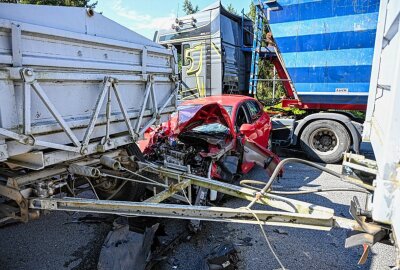 Rettungshubschrauber im Einsatz: Eine schwer verletzte Person nach Auffahrunfall - Die B96 wird vermutlich noch einige Stunden voll gesperrt bleiben. Foto: LausitzNews.de/ Philipp Grohmann