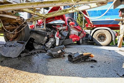 Rettungshubschrauber im Einsatz: Eine schwer verletzte Person nach Auffahrunfall - Die B96 wird vermutlich noch einige Stunden voll gesperrt bleiben. Foto: LausitzNews.de/ Philipp Grohmann