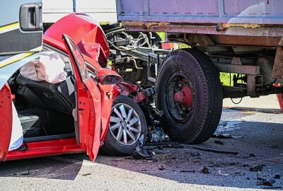 Rettungshubschrauber im Einsatz: Eine schwer verletzte Person nach Auffahrunfall - Die B96 wird vermutlich noch einige Stunden voll gesperrt bleiben. Foto: LausitzNews.de/ Philipp Grohmann