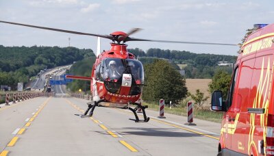 Rettungshubschrauber im Einsatz: Mehrere Verletzte nach Unfall mit LKW - Schwerer Unfall auf der A4 bei Wilsdruff. Foto: Roland Halkasch