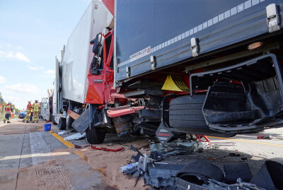 Rettungshubschrauber im Einsatz: Mehrere Verletzte nach Unfall mit LKW - Schwerer Unfall auf der A4 bei Wilsdruff. Foto: Roland Halkasch