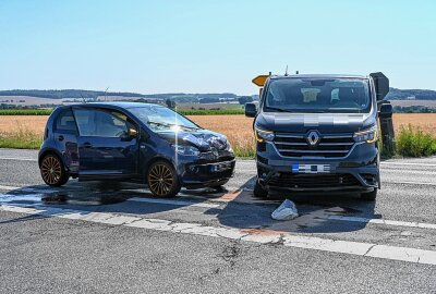 Rettungshubschrauber im Einsatz: Vier Verletzte nach Kreuzungscrash - Am Freitagmorgen kam es bei Großschweidnitz zu einem Verkehrsunfall im Kreuzungsbereich. Foto: LausitzNews/Philipp Grohmann