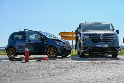 Rettungshubschrauber im Einsatz: Vier Verletzte nach Kreuzungscrash - Am Freitagmorgen kam es bei Großschweidnitz zu einem Verkehrsunfall im Kreuzungsbereich. Foto: LausitzNews/Philipp Grohmann