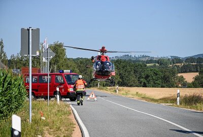 Rettungshubschrauber im Einsatz: Vier Verletzte nach Kreuzungscrash - Am Freitagmorgen kam es bei Großschweidnitz zu einem Verkehrsunfall im Kreuzungsbereich. Foto: LausitzNews/Philipp Grohmann