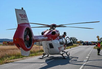 Rettungshubschrauber im Einsatz: Vier Verletzte nach Kreuzungscrash - Am Freitagmorgen kam es bei Großschweidnitz zu einem Verkehrsunfall im Kreuzungsbereich. Foto: LausitzNews/Philipp Grohmann