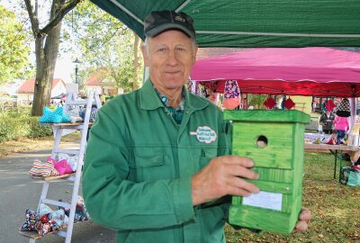 Reuther Herbstmarkt wird von Besuchern gestürmt - Die Nachfrage nach Meisen-Nistkästen ist so groß, dass nur noch wenige übrig sind. Foto: Simone Zeh