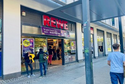 Rewe-Nachfolger in der Chemnitzer City gefunden: Dieser Discounter zieht jetzt ein - Der Rewe-Markt Am Wall in der Chemnitzer Innenstadt hatte im Mai geschlossen. Foto: Steffi Hofmann/Archiv