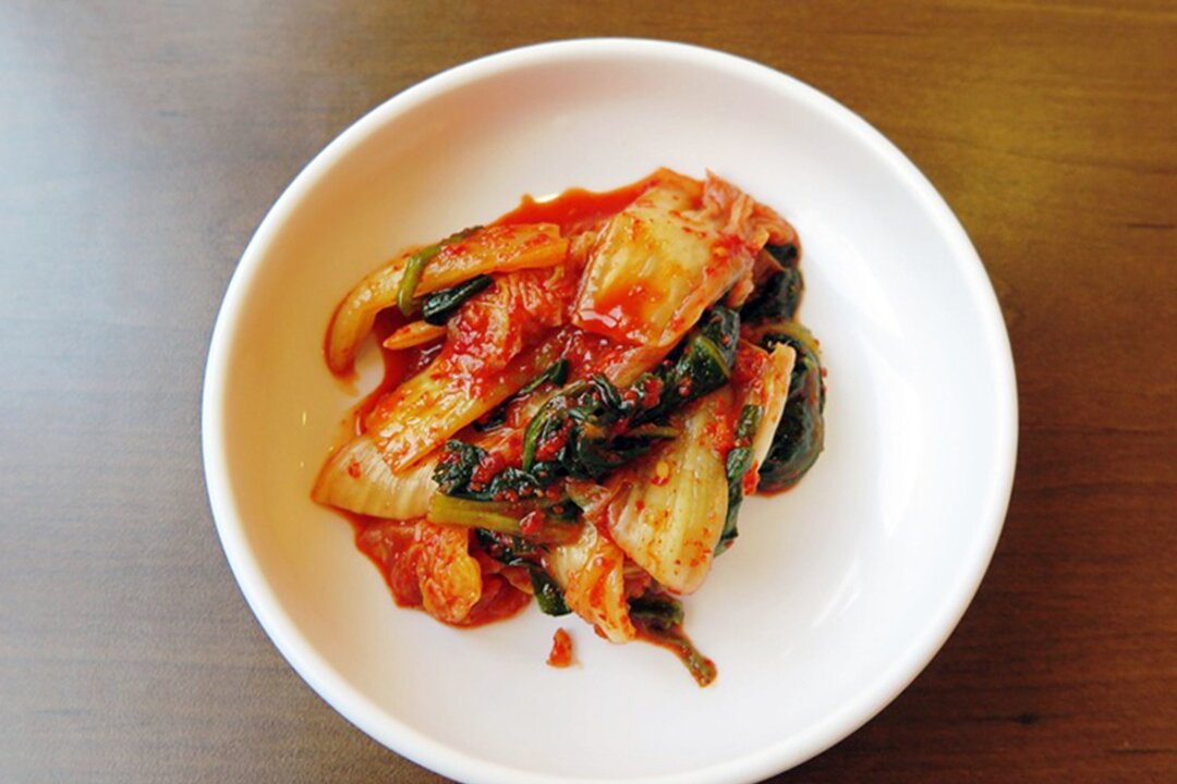 Rezept: Kimchi selbst herstellen - Kimchi, eine meist scharfwürzige fermentierte Gemüsebeilage, darf bei keinem Essen fehlen.