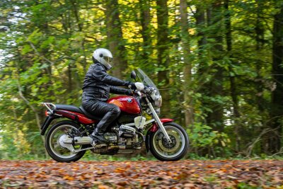 Richtiges Schuhwerk: So schützen Motorradfahrer ihre Füße - Motorradtour im Herbst: Auf das richtige Schuhwerk sollte dabei nicht verzichtet werden.