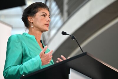 Riskanter BSW-Machtkampf um Regierungsbildung in Erfurt - Sahra Wagenknecht ist mit dem Agieren des BSW-Landesverbands in Thüringen unzufrieden. (Archivbild)