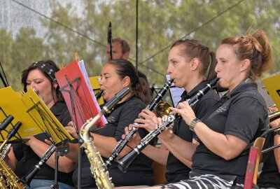 Rockmusik und Familienfreude: Haldenbeben-Festival in Schneeberg begeistert - Aufgetreten ist unter anderem das Musikkorps der Bergstadt Schneeberg. Foto: Ramona Schwabe