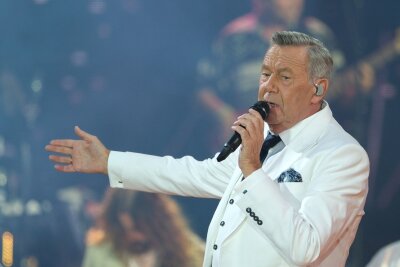 Roland Kaiser mit Geständnis zum Kaisermania-Abschluss: "Habe ja eine Affäre" - Roland Kaiser beim Konzert "Kaisermania" in Dresden (hier am 26. Juli 2024). Alle Shows waren ausverkauft.