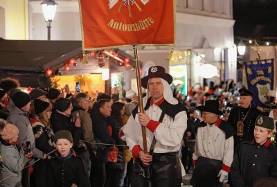 Romantischer Weihnachtsmarkt in Schwarzenberg: Adventszauber in der Perle des Erzgebirges - Bergparade in Schwarzenberg. Foto: Carsten Wagner