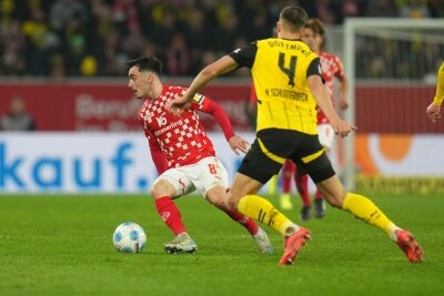 Rot für Can: Dezimierter BVB verliert in Mainz - Borussia Dortmund hat das Gastspiel beim FSV Mainz 05 verloren.