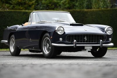 Rot ist die Liebe: Warum Ferrari so viele Fans fasziniert - Großer Lufteinlass fürs große Herz: Der offene 250 GT kann auf 240 PS aus einem Zwölfzylinder zurückgreifen.