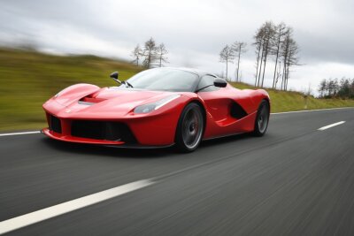 Rot ist die Liebe: Warum Ferrari so viele Fans fasziniert - Rennmaschine für die Straße: Der LaFerrari kann über 350 km/h schnell werden.