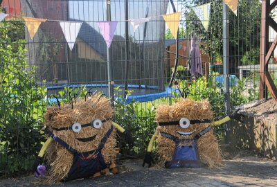 Rotschau feiert 700-Jahrfeier mit längster Wimpelkette des Vogtlands - Auch die Minions sind dabei. Foto: Simone Zeh