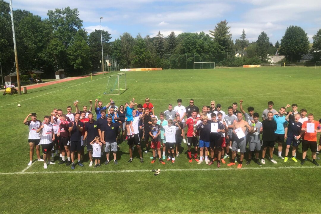 Rückblick auf das 102-jährige Vereinsjubiläum der Fußballer des SV Wacker 22 Auerswalde - Ein besonderes Highlight des Tages war das Erinnerungsspiel zu Ehren des ehemaligen aktiven Spielers Florian Opp, der vor einigen Jahren viel zu früh verstarb.