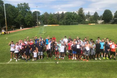 Rückblick auf das 102-jährige Vereinsjubiläum der Fußballer des SV Wacker 22 Auerswalde - Ein besonderes Highlight des Tages war das Erinnerungsspiel zu Ehren des ehemaligen aktiven Spielers Florian Opp, der vor einigen Jahren viel zu früh verstarb.