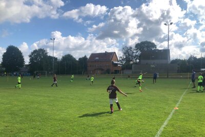 Rückblick auf das 102-jährige Vereinsjubiläum der Fußballer des SV Wacker 22 Auerswalde - Der Samstag stand im Zeichen der Jugendmannschaften. 