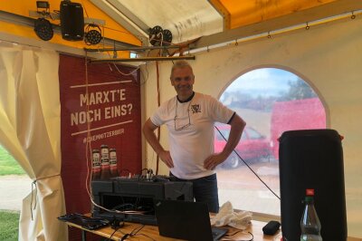 Rückblick auf das 102-jährige Vereinsjubiläum der Fußballer des SV Wacker 22 Auerswalde - Dj Willi sorgte für Stimmung. Am Samstag wurde eine Mallorca Party gefeiert. 