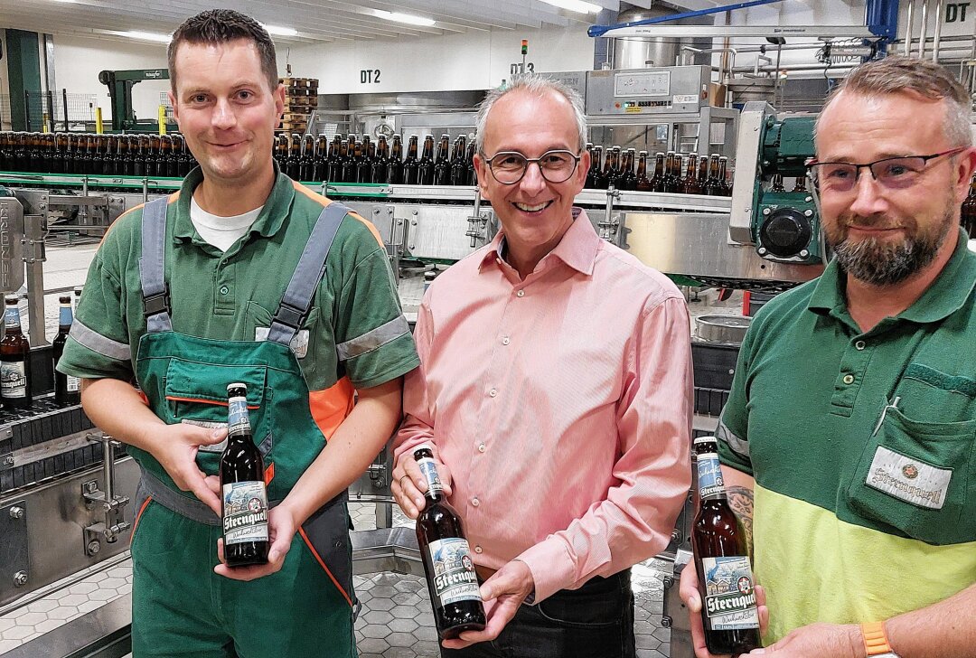 Runder Geburtstag: Weihnachtsbaumbiergewinnspiel im Vogtland geht in die Jubiläumssaison - Christian Ludwig, Thomas Münzer und Mirko Werner-Rowan (v.li.)Foto: Karsten Repert