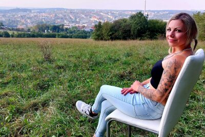 Sabrina (27) aus dem Vogtland hatte schon als 5-Jährige den ganzen Arm voller Abziehbilder - Es ist zehn Jahre her, dass sie ihr erstes Tattoo bekommen hat.