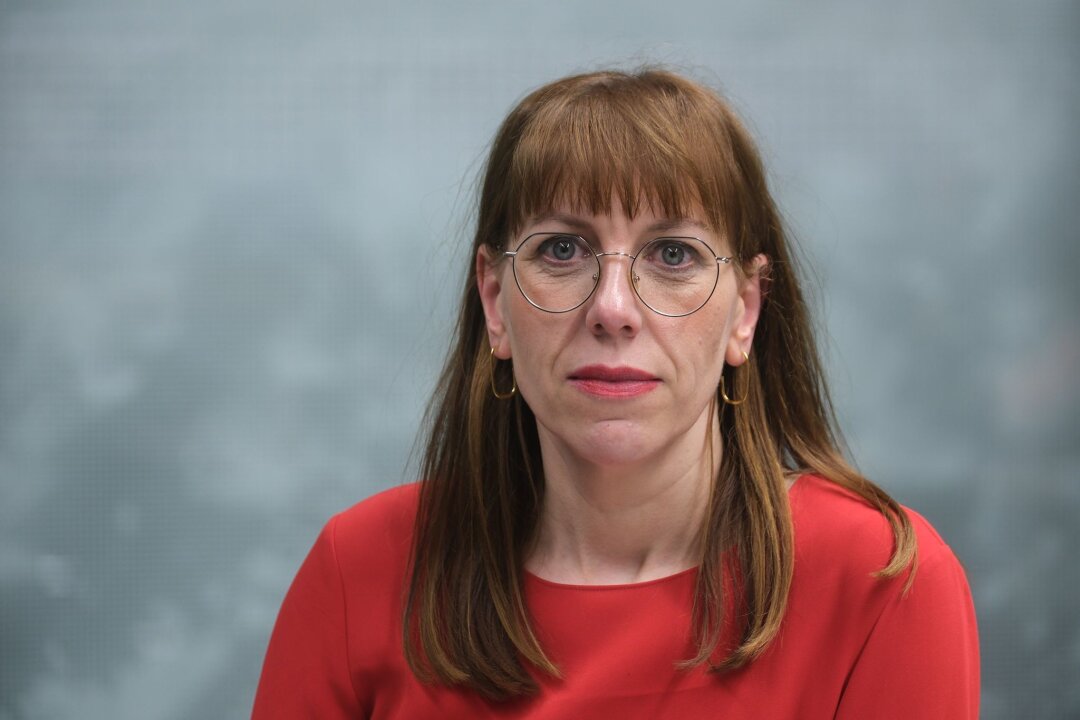 Sachsen will Menschen besser vor häuslicher Gewalt schützen - Katja Meier (Grüne), Justizministerin des Landes Sachsen, sitzt bei der Landesversammlung der sächsischen Grünen.