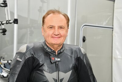 Sachsenring-Fan feiert 70. Geburtstag - Der heutige Jubilar Reiner Scheidhauer. Foto: Thorsten Horn