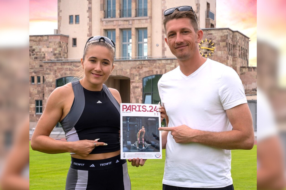 Sachsens Olympiateilnehmerin Rebekka Haase schafft es aufs Cover des Olympiamagazins - Olympionikin Rebekka Haase (l.) und Sportfotograf Benjamin Löwe mit dem stolzen Magazincover, was sie zusammen gemacht haben. 