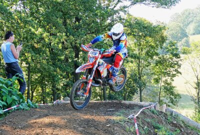 Sächsischer Offroad-Cup: Finale in Amtsberg begeistert reichlich 350 Fahrer - Die Zuschauer kamen in allen Streckenbereichen auf ihre Kosten. Foto: Andreas Bauer