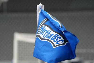 Sängerin wird belästigt - Hertha verurteilt Fan-Verhalten - Hertha will mit seinen Fans über den Vorfall sprechen. (Symbolbild)