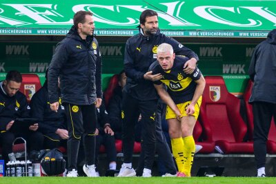 Sahin beklagt weitere BVB-Ausfälle vor DFB-Pokal - Dortmunds Julian Ryerson musste in Augsburg verletzt vom Platz.