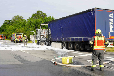 Zum Brand eines LKW kam es am späten Donnerstagnachmittag auf der Autobahn 4. Foto: xcitepress/brl