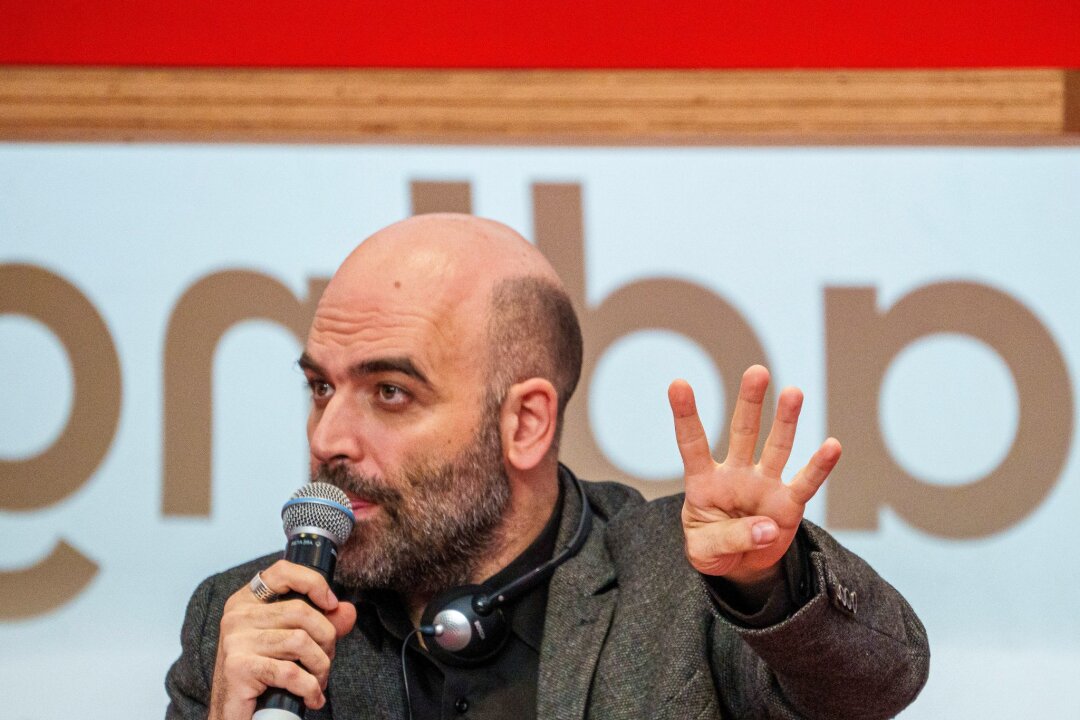 Savianos "Rache" auf der Buchmesse - Der Bestsellerautor Roberto Saviano hat auf der Frankfurter Buchmesse seine Kritik an der rechten Regierung Italiens bekräftigt.