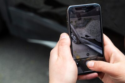 Schadensfall: Versicherung informieren oder selbst zahlen? - Schaden am Auto? Die Kfz-Versicherung kann errechnen, ob es sich lohnt, die Police zu nutzen oder die Kosten selbst zu tragen.