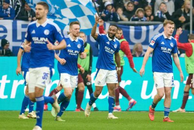 Schalker Befreiungsschlag sorgt vorerst für Ruhe - Schalke kann erstmals seit Ende September wieder über einen Sieg jubeln